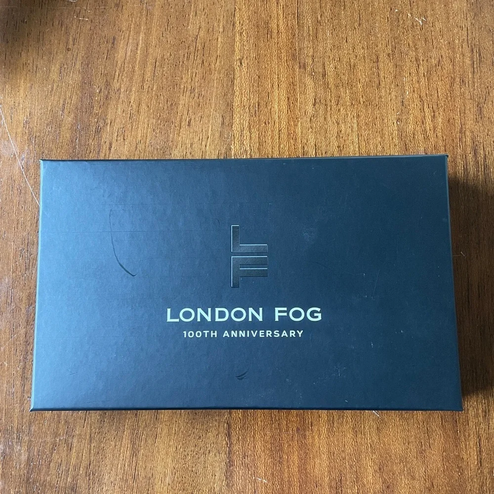 New In Box London Fog Black Quilted Wristlet - Picture 10 of 14